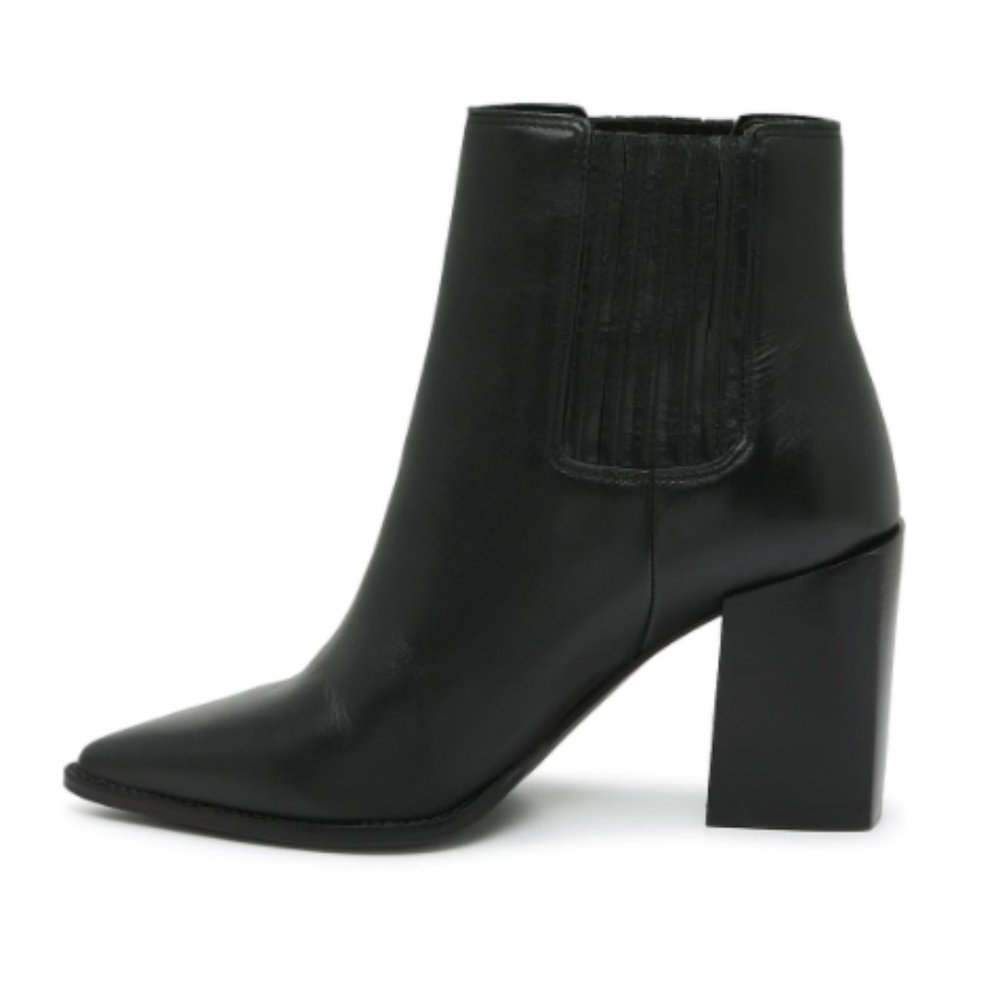✨New Steve Madden Black Leather Booties